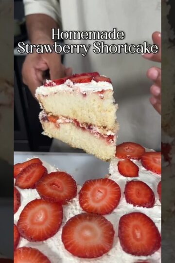HOMEMADE STRAWBERRY SHORTCAKE 🍓🍰 #shorts