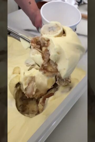 How Magnolia Bakery’s Iconic Banana Pudding Is Made | Food Network
