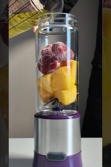 Blender Golden Peach Strawberry Smoothie #satisfying #shorts #recipe #homemade #blender#strawberry