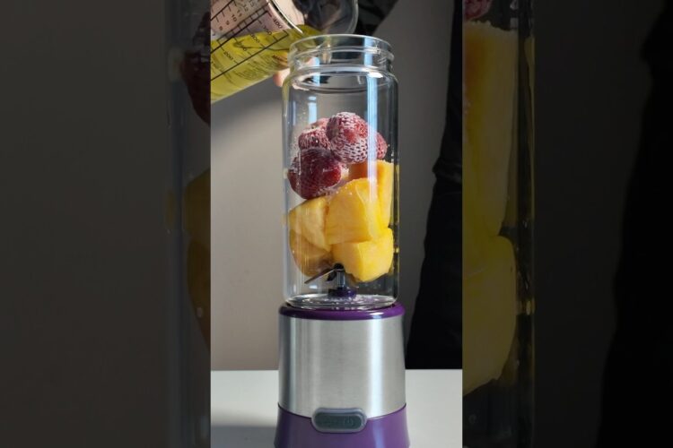 Blender Golden Peach Strawberry Smoothie #satisfying #shorts #recipe #homemade #blender#strawberry