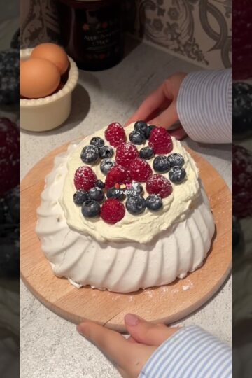 Pavlova #pavlova #baking