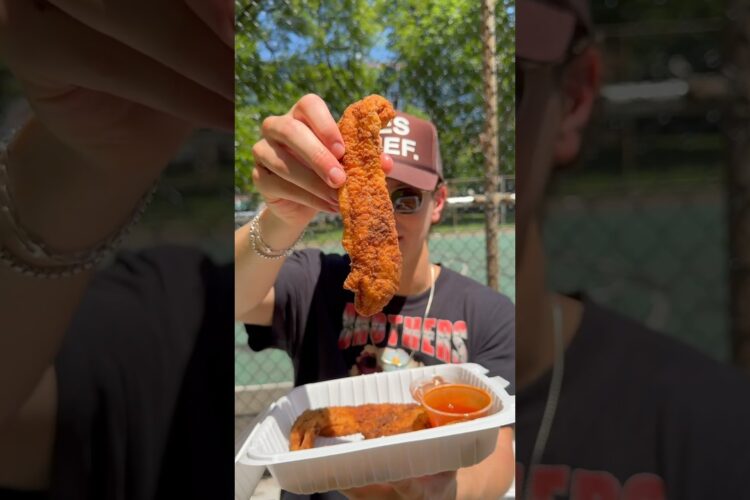 This is supposed to be the best fried chicken in America Pt.2 #food #friedchicken #foodie