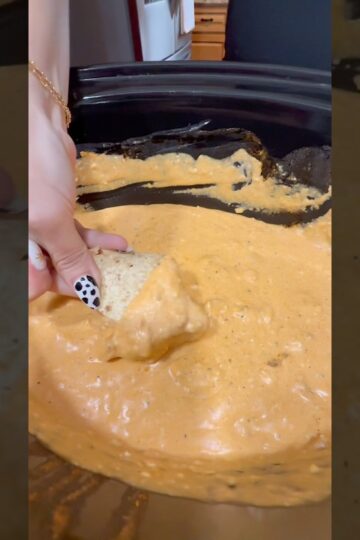 Crockpot Buffalo Chicken Dip #EasyRecipes #Crockpot