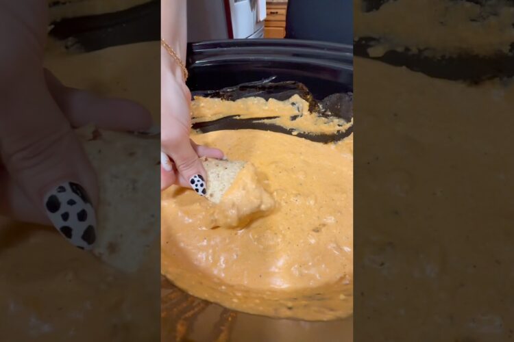 Crockpot Buffalo Chicken Dip #EasyRecipes #Crockpot