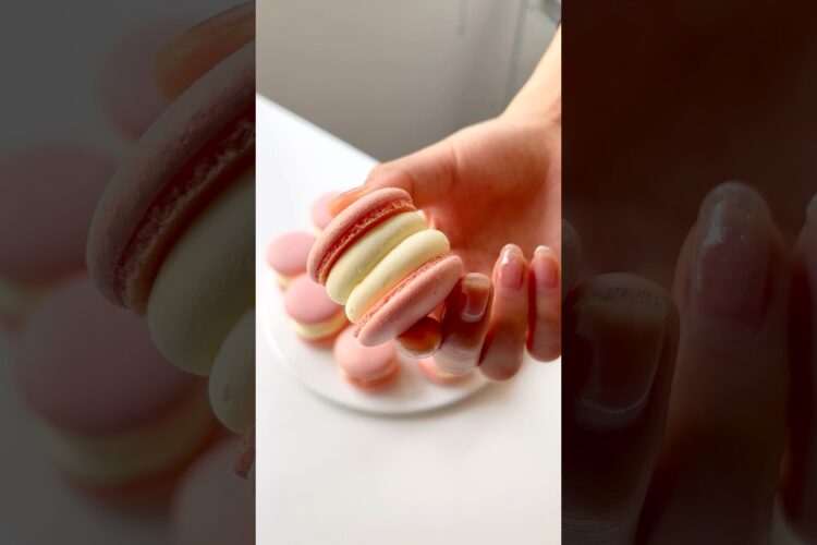 Will this fit for the Valentine’s Day? Strawberry Macarons #dessertrecipes #macarons #strawberry