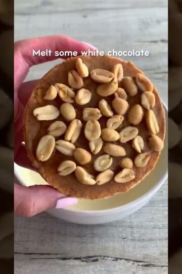 White chocolate peanut rice cakes 😍 #shorts