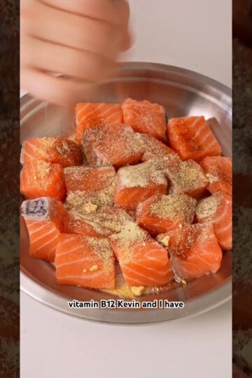 Day 9/10 of High Protein Recipes: AIR FRYER BANG BANG SALMON BITES - perfect healthy snacks!