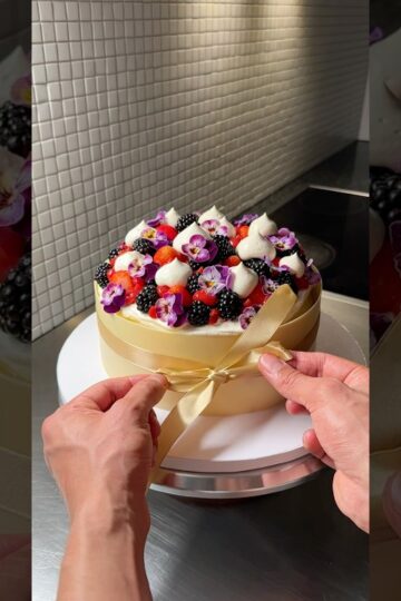 ASMR Strawberry Pavlova #pavlova #strawberry #dessert