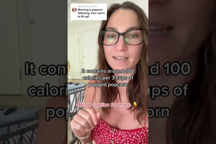 Is popcorn good for weight loss? #caloriedeficit #foodtips #fitnesslifestyle #popcorn