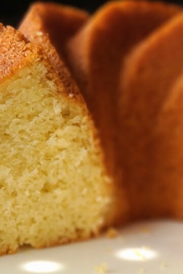 Very Easy, Simple and Quick to make Vanilla Cake
