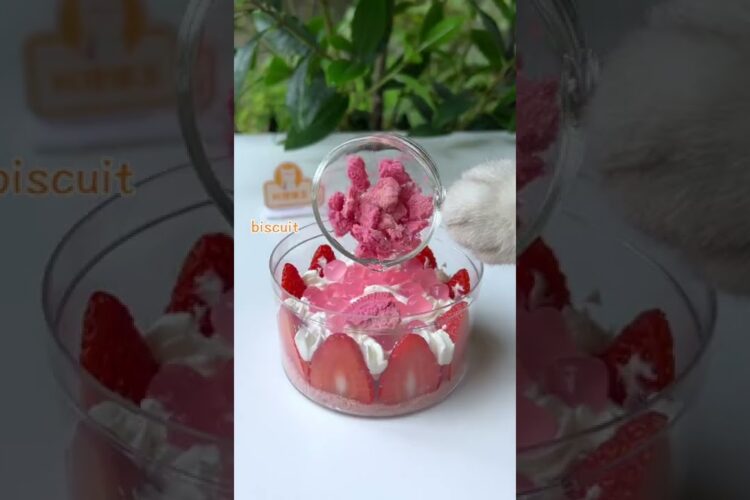 How To Make A Fresh Strawberry Cake?🍓😻 | Chef Cat Cooking  #tiktok #Shorts