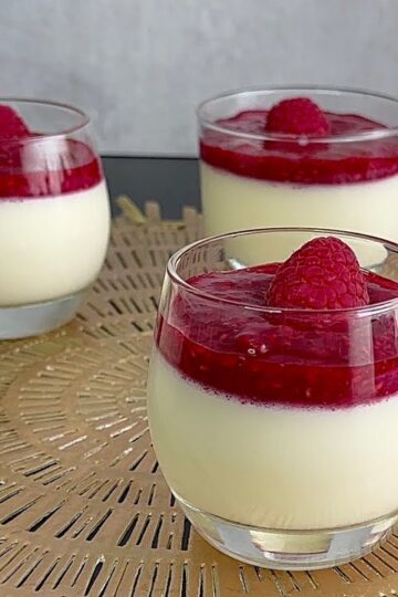 Vous ne vous lasserez pas de ce meilleur dessert ! Panna Cotta Vanille Framboise !