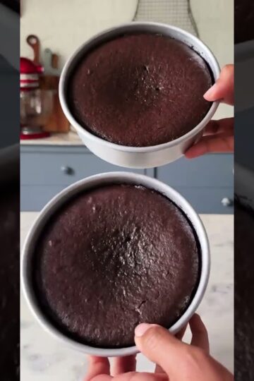 *BEST EVER* DEVILS'S FOOD CAKE 🤌🏻 | HOW TO MAKE THE PERFECT CHOCOLATE CAKE #shorts