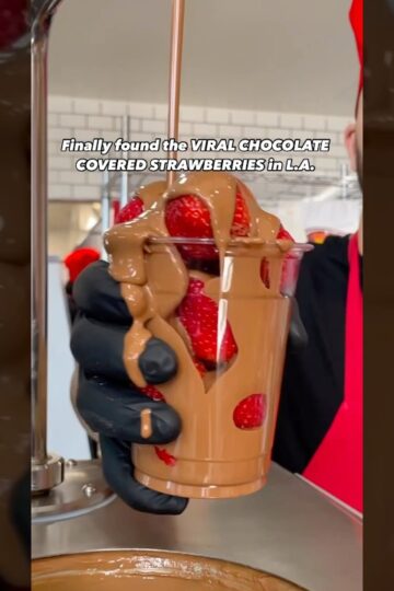 VIRAT CHOCOLATE COVERED STRAWBERRIES! 🍓🍫🔥 Get it at Ara’s Shawarma
