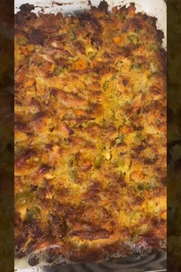 Homemade Southern Dressing for Thanksgiving. Yummy! #recipe #thanksgiving #southern