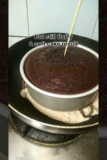 It's an eggless no oven and no butter paper cake.. #egglesscake #noovencake #cake #baking #ytshorts