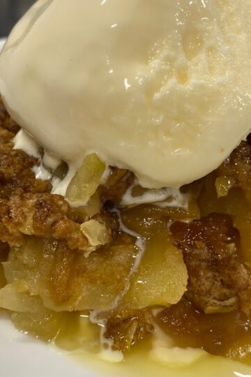 Apple Crisp! This secret ingredient is a game changer!!￼
