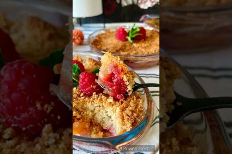 Crumble pommes framboises ultra gourmand كرامبل بالتفاح و التوت #food #cuisine #recette #crumble