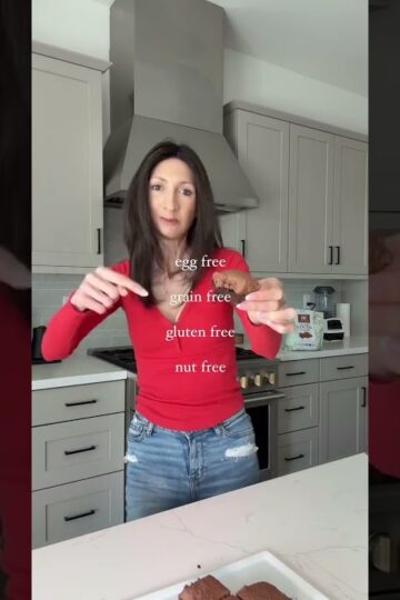 3-Ingredient Low-Carb Protein Brownies 🍫 | Healthy, High-Protein Dessert!