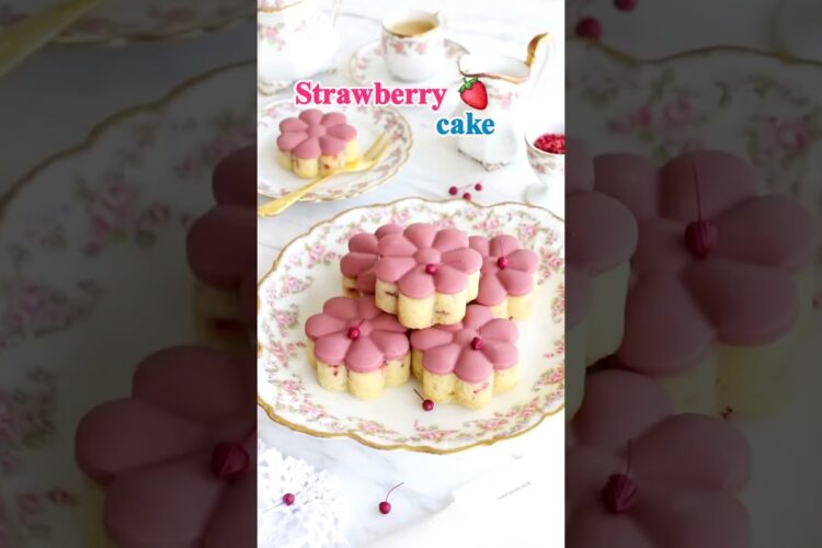 Strawberry cake 🥰 #shorts #shortsviral #strawberrycake #cake #trending #yt #eveningsnacks