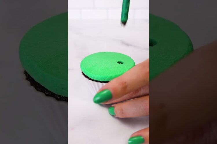 Interactive Mini Golf Cupcake Design #shorts