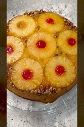 How to bake pineapple upside down cake! #boxcakehack #pineappleupsidedowncake #easyrecipe