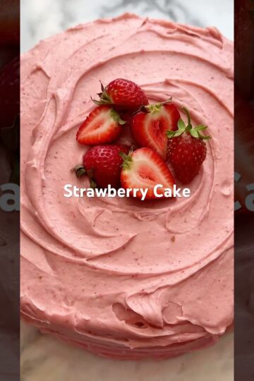 Homemade Strawberry Cake 🍓