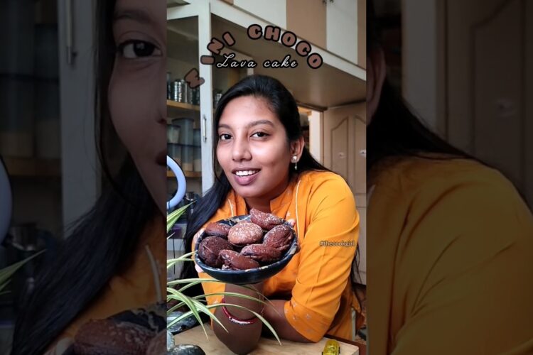 Make mini choco lava cakes 🍫 🎂 #TheCookGirl #LavaCakeRecipe #NoOvenNoEggs
