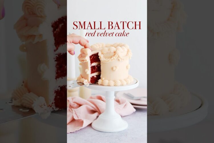 Small batch red velvet cake with cream cheese frosting ♥️ recipe at sugarandsparrow.com #cake #bake