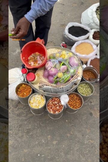बिना किसी आवाज के भेलपुरी बेचते है 🙏 😋 #bhelpuri #hardworking #foodiesaao