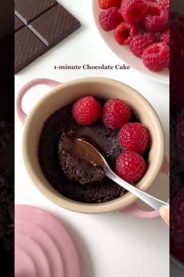 1-minute Chocolate Cake😍 #easydessert #mugcake #quickdessert #easyrecipes