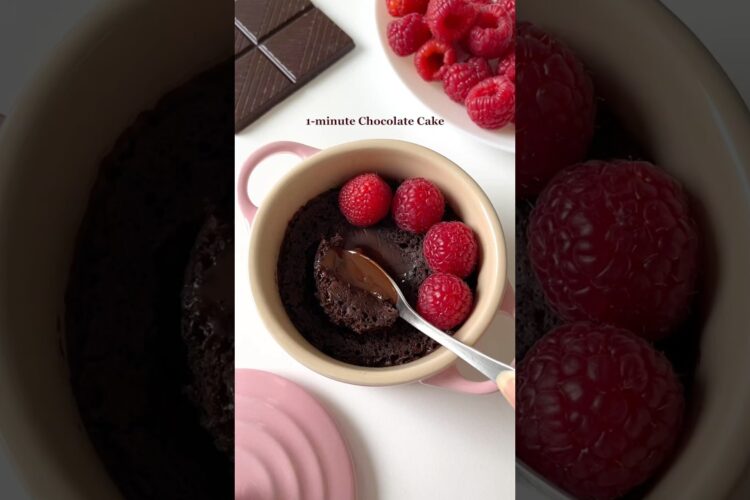 1-minute Chocolate Cake😍 #easydessert #mugcake #quickdessert #easyrecipes