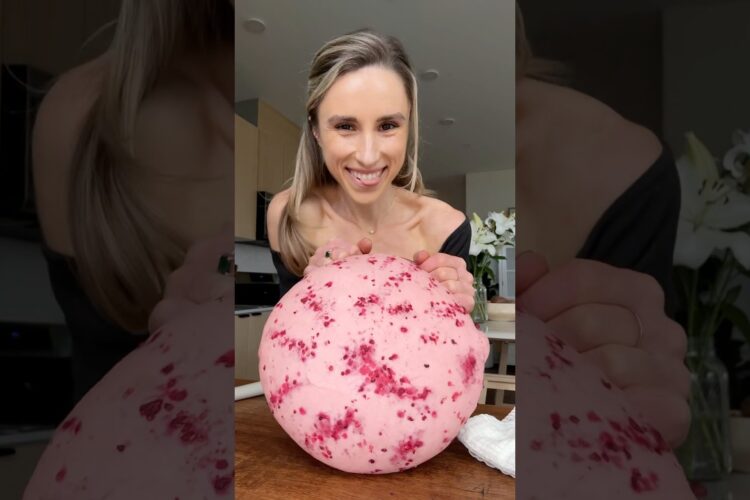 A raspberry crème brûlée donut? 🌸 #cremebrulee #donuts #dessert #pastry #sourdough