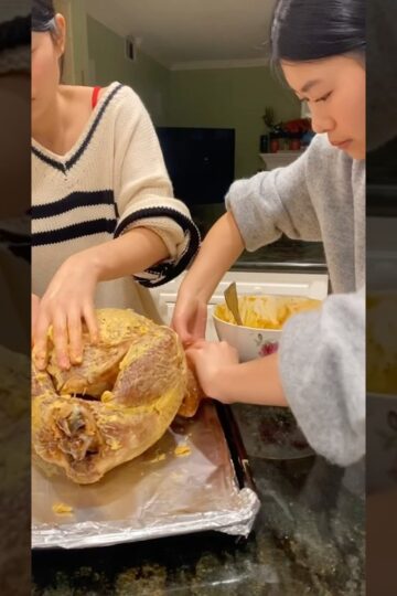 make THANKSGIVING dinner with me & kianna 🦃 happy thanksgiving guys! #thanksgivingdinner #vlog