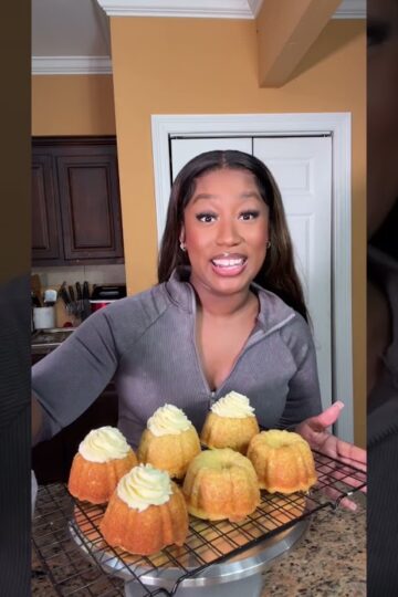 Mini Bundt Cakes😊
