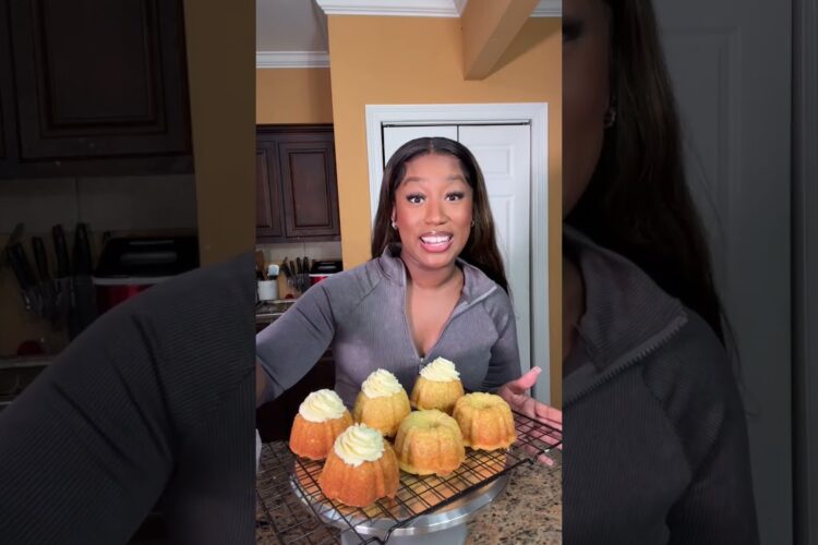 Mini Bundt Cakes😊