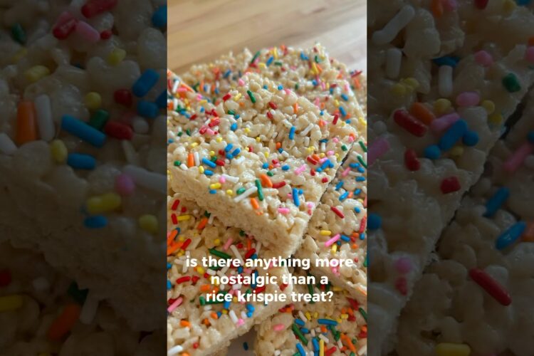 Homemade Rice 🌈 Krispie Treats 🤤 #shorts #baking #ricekrispietreats #easyrecipe