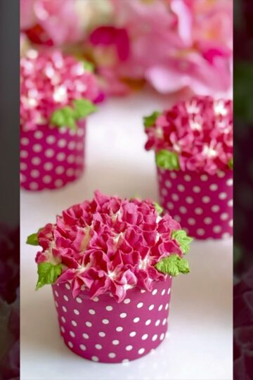 Easiest Floral Cupcakes You’ll Ever Make! - ZIBAKERIZ! 🩷#cakedecorating