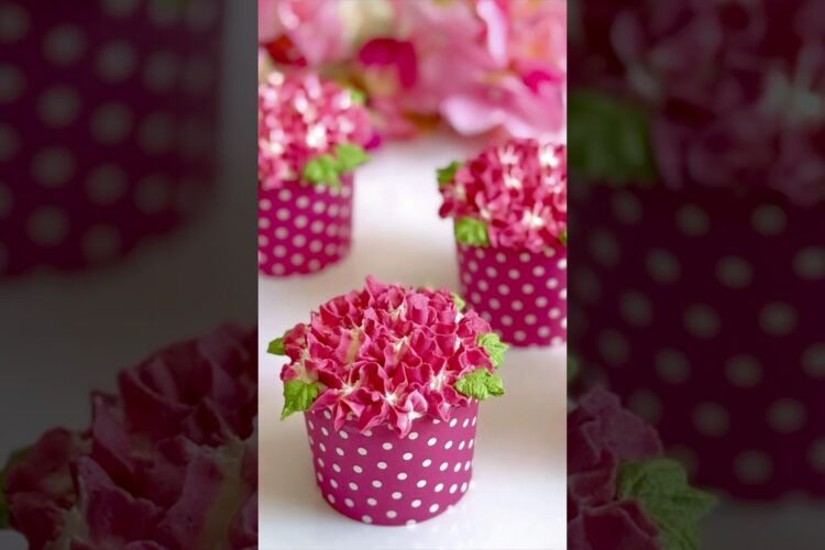 Easiest Floral Cupcakes You’ll Ever Make! - ZIBAKERIZ! 🩷#cakedecorating