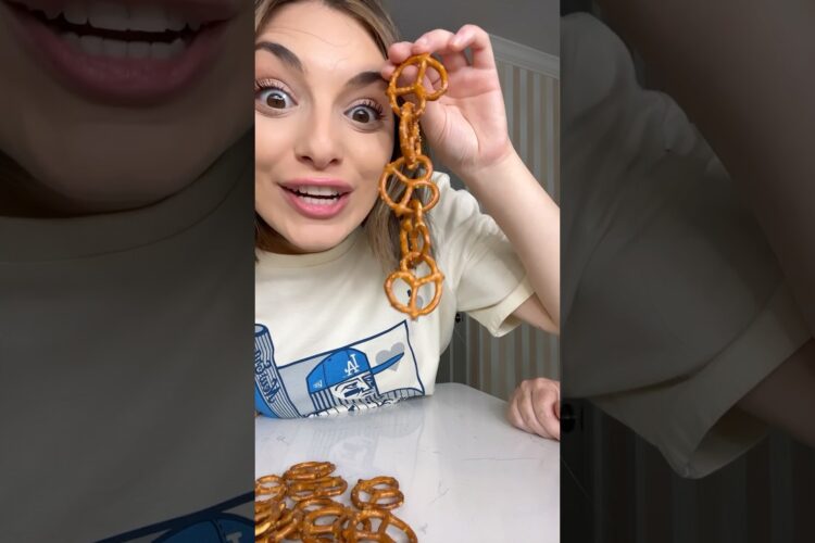 I bet you didn’t know you can make a pretzel chain with your spit! 😳👀 #challenge #hack