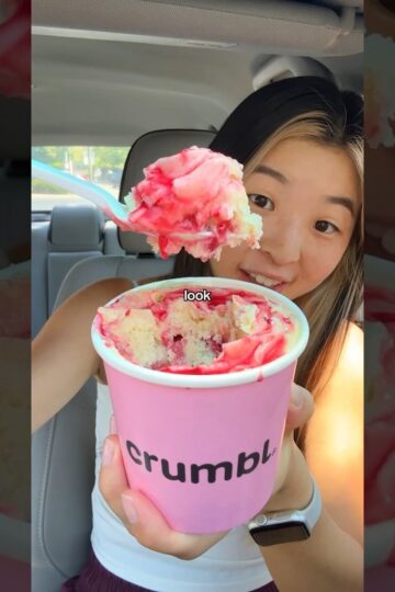 Trying Crumbl’s NEW Berry Trifle Cake Cup 🍰🍓 #crumblcookies #crumbl #foodreview