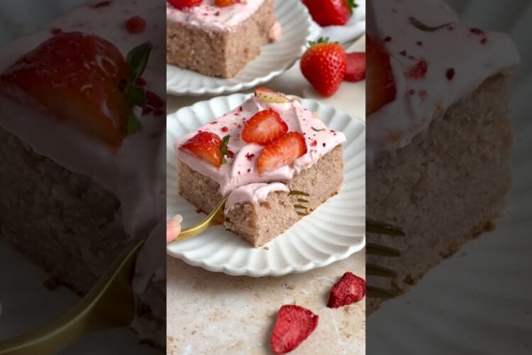 Easy Strawberry Sheet Cake - soft, moist, loaded with fresh strawberries! #strawberrycake #cake