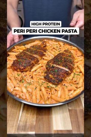The Creamiest High Protein Peri Peri Chicken Pasta | Less Than 500 Calories #recipe #mealprep