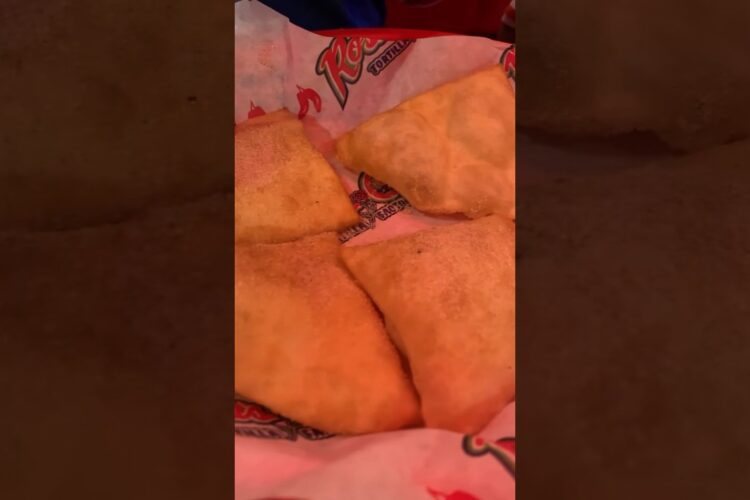 Rosa's Sopapilla, would you⁉️ #shorts #short #shortvideo #food #yummy #mexican #dessert #mukbang