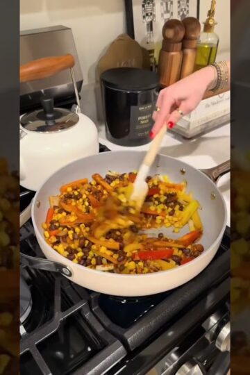 tonights easy dinner: enchilada casserole 🤤 my favorite for when we have guests or want a meal with
