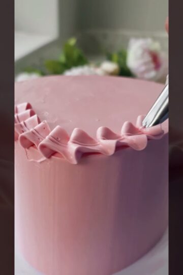 Decorate a Red Velvet Cake With Me!❤️ #redvelevet #redvelvetcakedesign #cakedecorating #cake