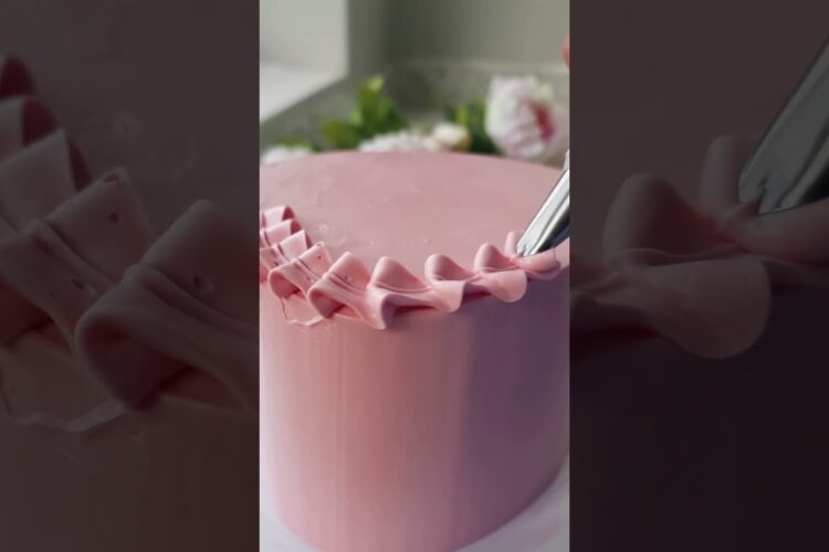 Decorate a Red Velvet Cake With Me!❤️ #redvelevet #redvelvetcakedesign #cakedecorating #cake