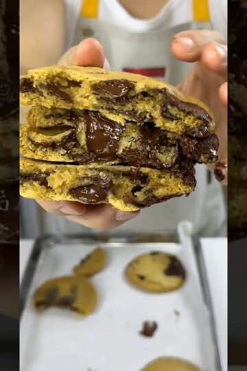 Supposedly The BEST choco chip cookie from @buzzfeedtasty
