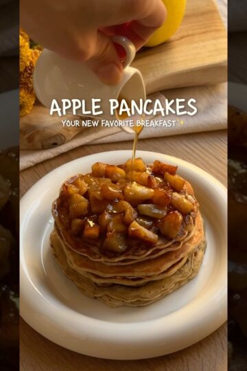 So tasty apple pancakes for breakfast😍 recipe is in description📌 #pancakerecipe #applepancake