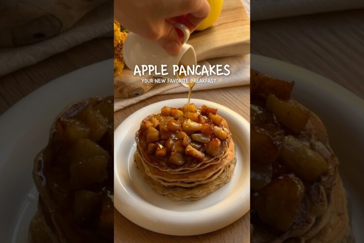 So tasty apple pancakes for breakfast😍 recipe is in description📌 #pancakerecipe #applepancake